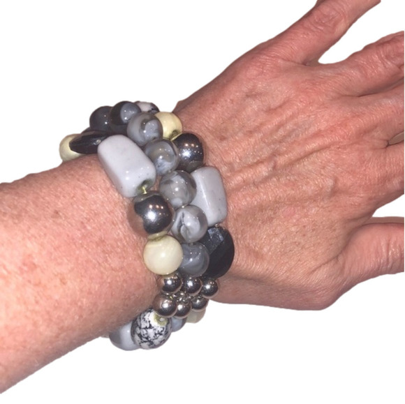 𝅺THREE Strand Beaded Bracelet - Picture 1 of 3